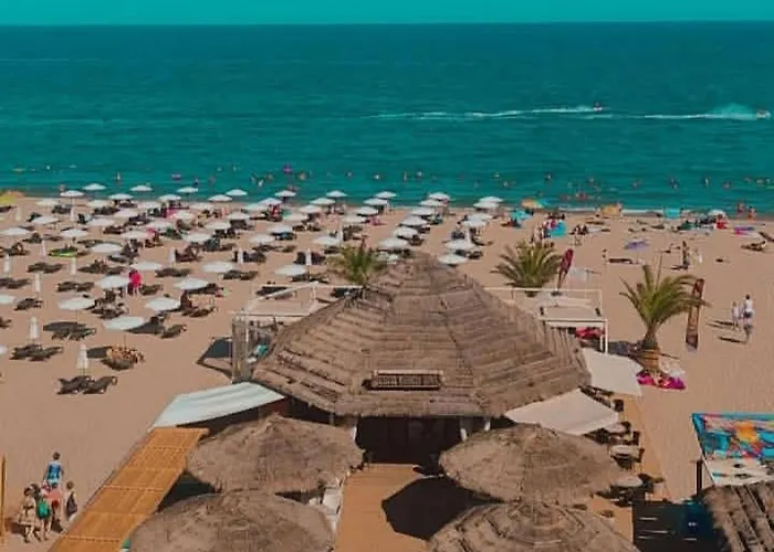 Seafront Luxury With Panoramic Sea View, Sunny Lejlighed *