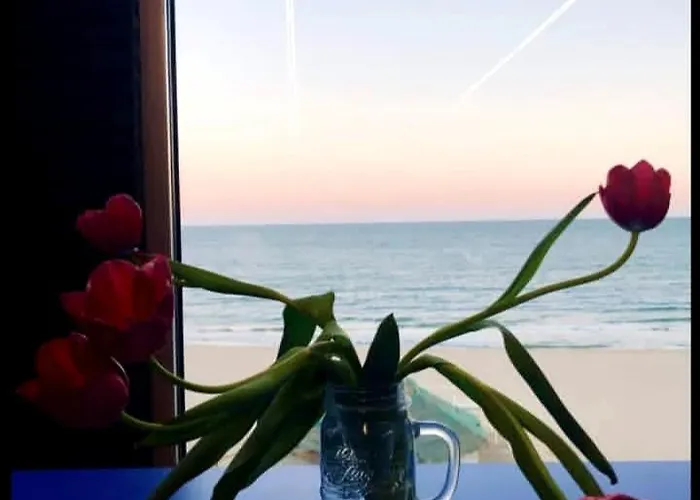 Seafront Luxury With Panoramic Sea View, Sunny דירה *